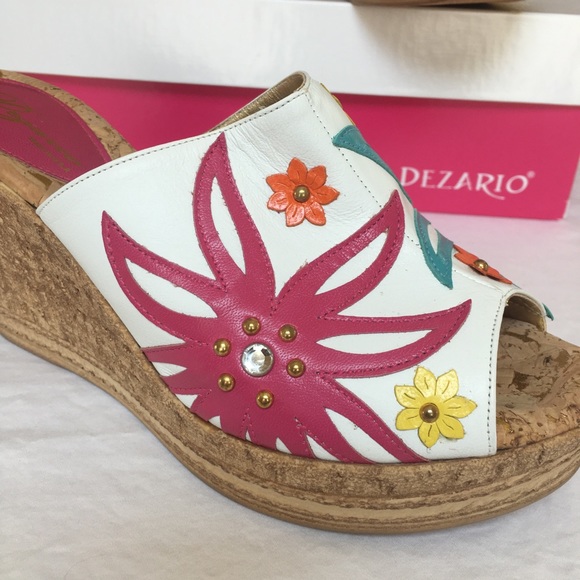 💐Dezario “Frida” White Floral Decorative Mule EUC - Picture 3 of 9